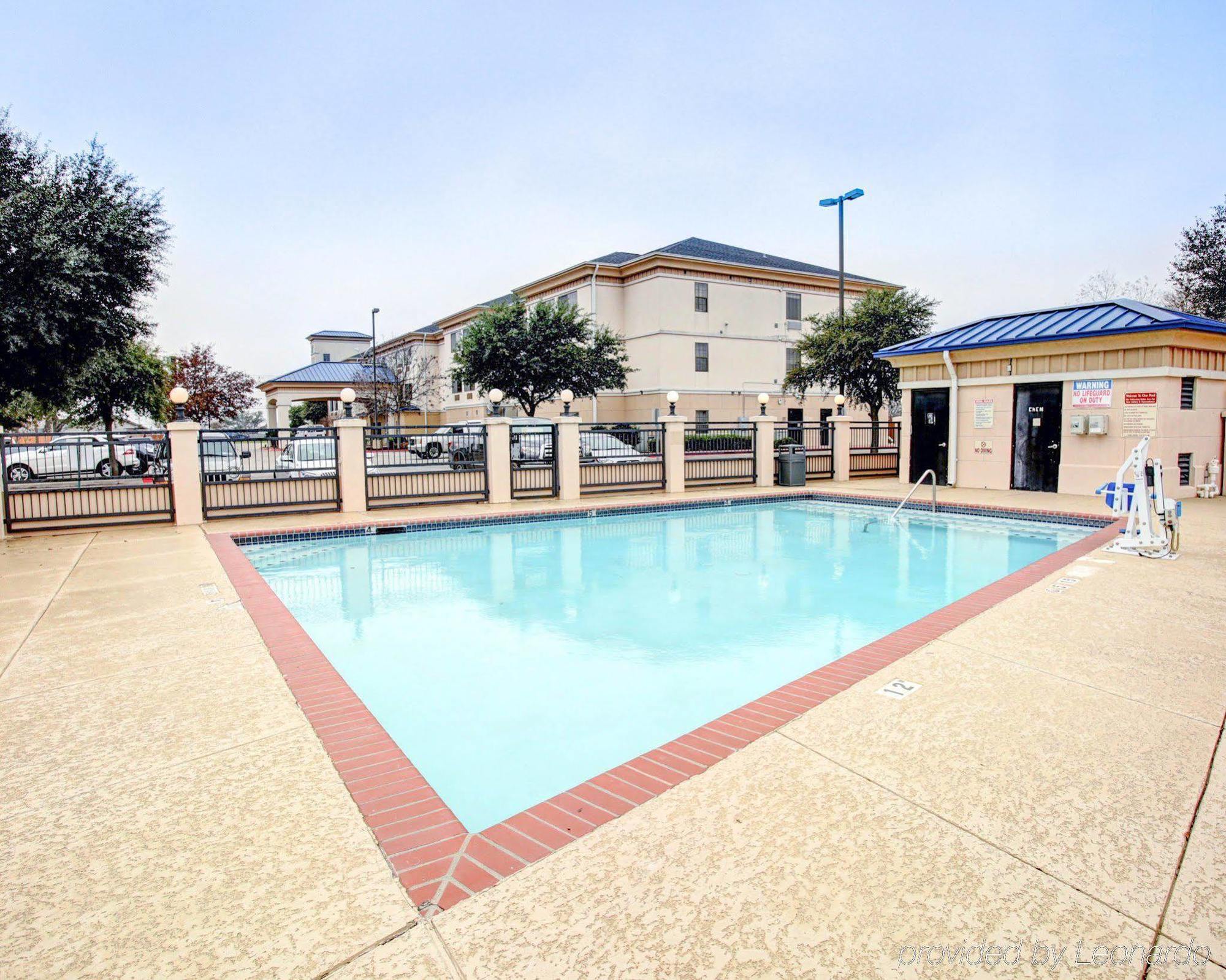 Quality Inn & Suites Airport Austin Exterior foto