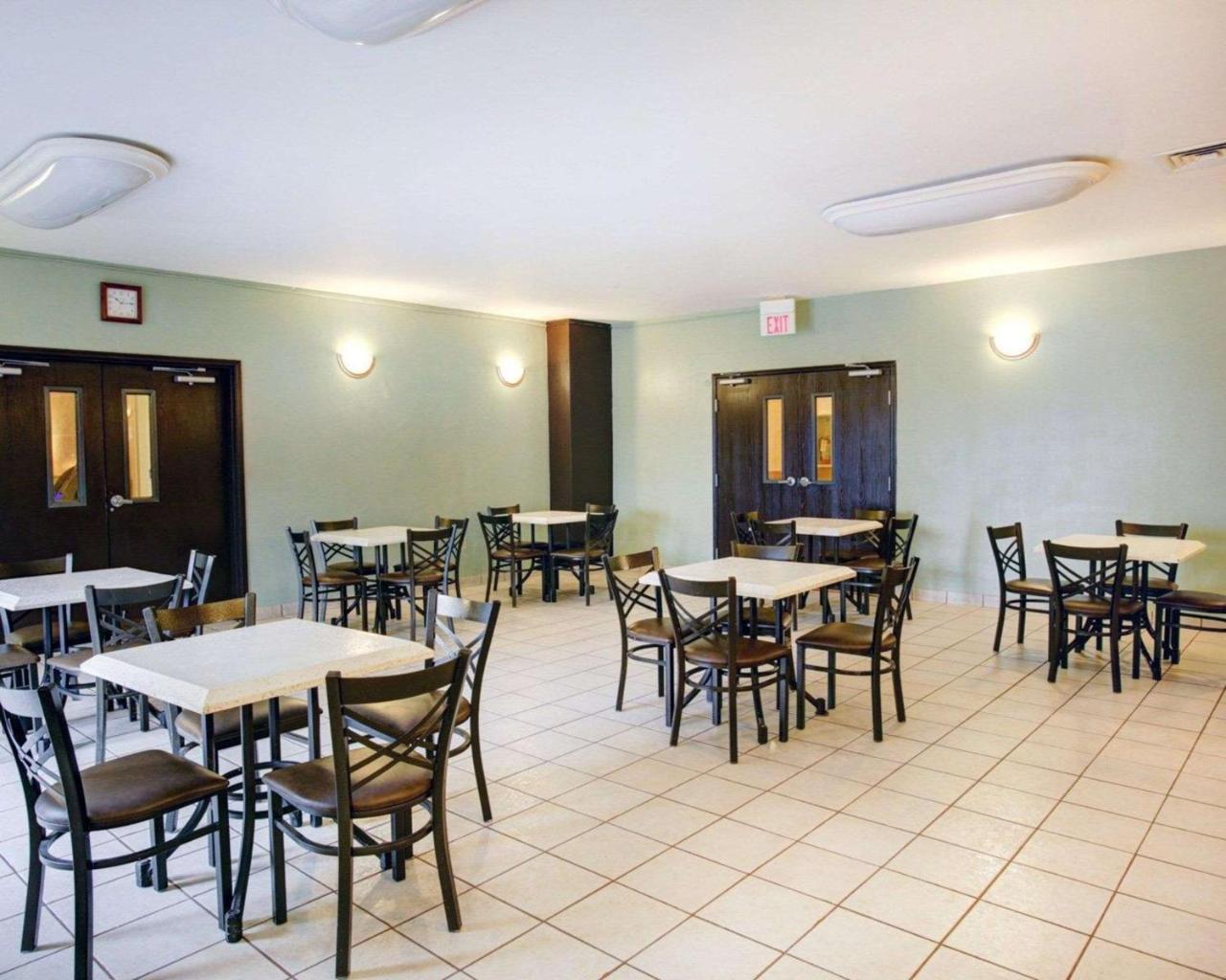Quality Inn & Suites Airport Austin Exterior foto